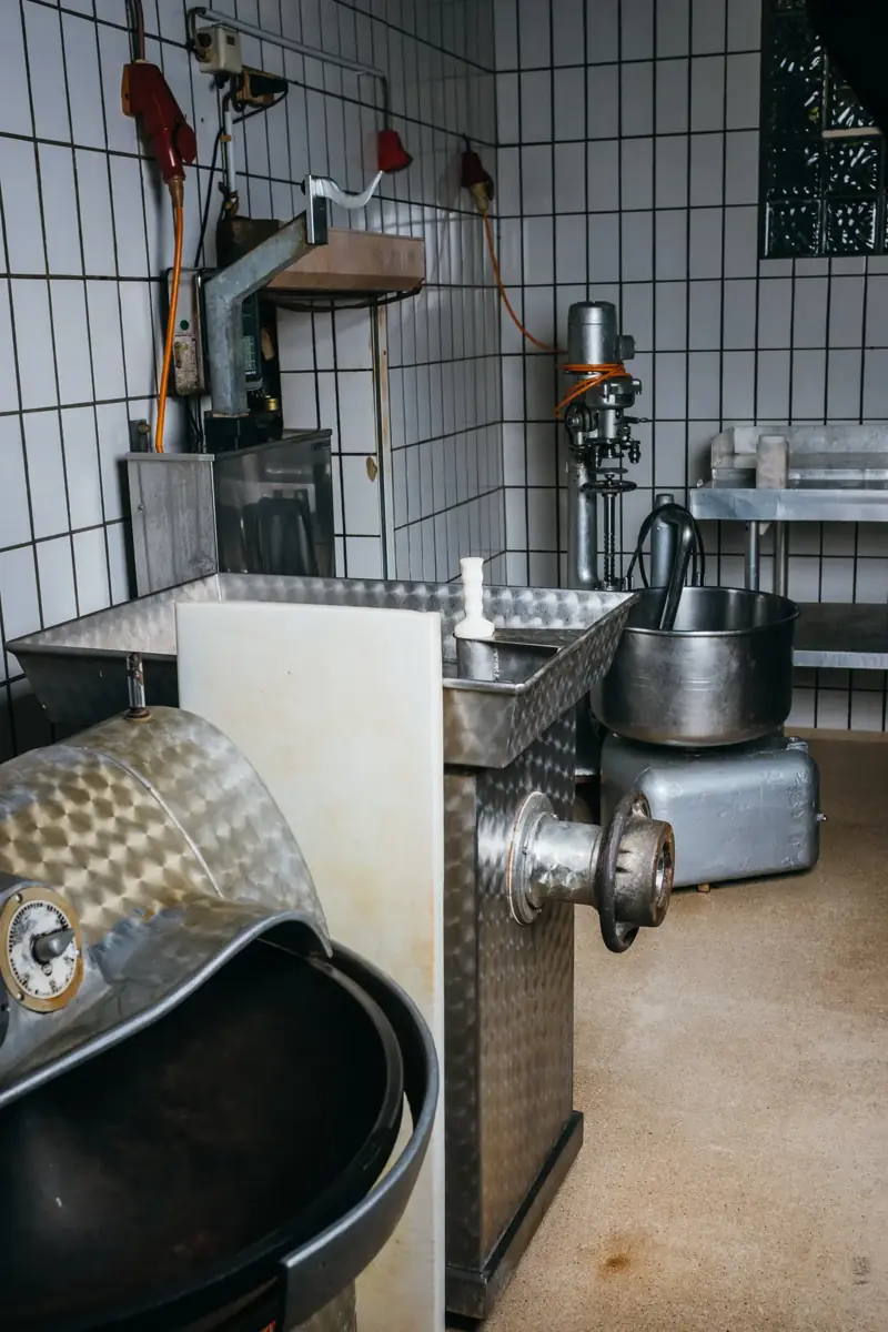 Geräte in der hauseigenen Wurstküche